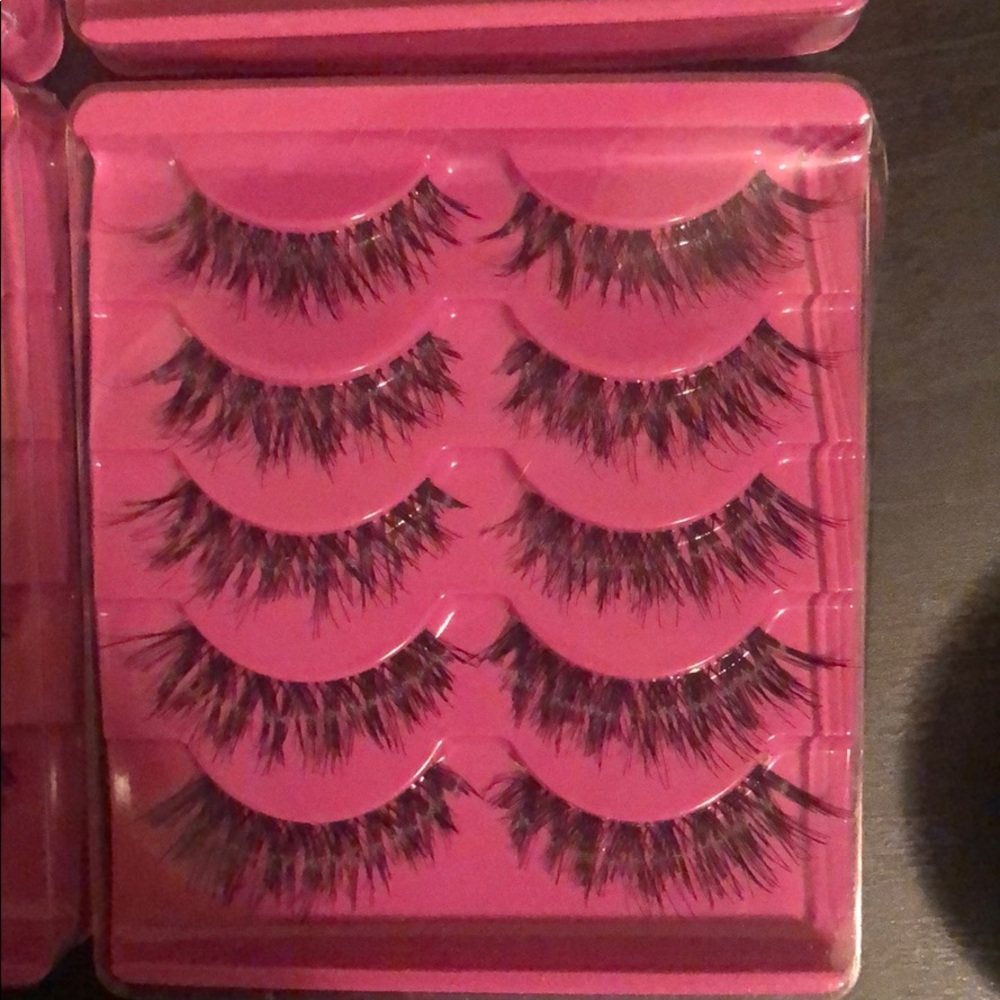 Beautiful lashes 👸💕 - Picture 6 of 8